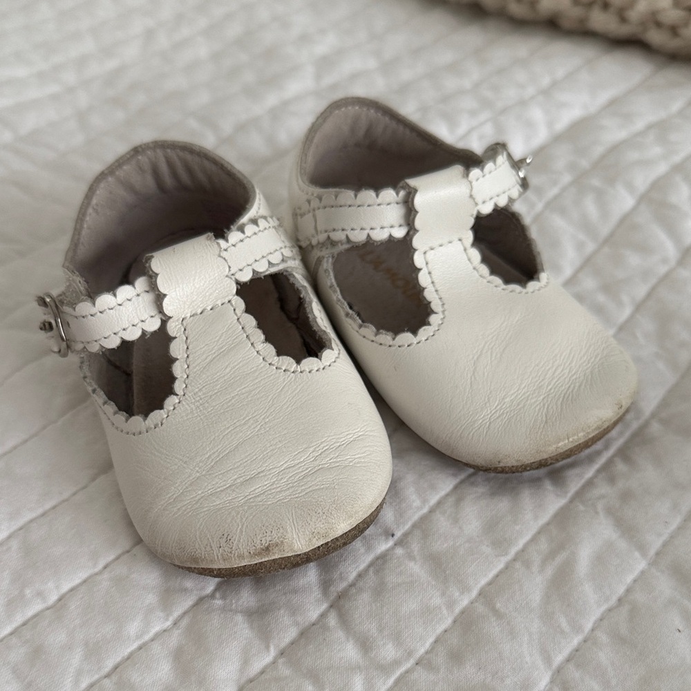 L’Amour White Slip on Dress shoes (size 4c)